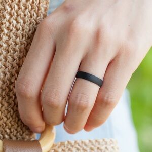 💍🖤 ThunderFit Women’s Silicone Ring – Black, Size 9.5–10 – Excellent Used 🖤💍